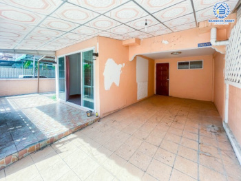 บ้านแฝดมือสอง ปทุมธานี ม.ธราดลบุรี รังสิต-นครนายก เนื้อที่กว้าง 35 ตร.ว. ฟังก์ชัน 3 ห้องนอน 2 ห้องน้ำ บ้านพร้อมเข้าอยู่ ใกล้สิ่งอำนวยความสะดวกมากมาย ในราคาสุดโดน! โครงการตั้งบนทำเลแห่งการเดินทาง เชื่อมต่อถนนรังสิต-นครนายก, ถนนกาญจนาภิเษก, ถนนเลียบด่วนลำลูกกา จองด่วน!